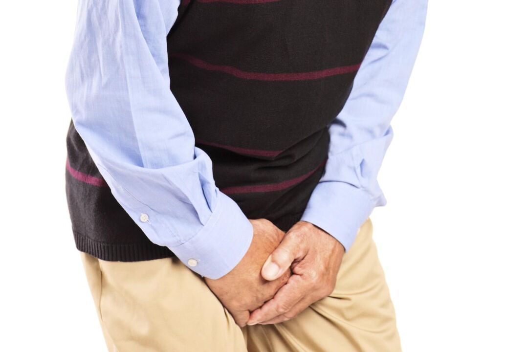 Lelaki dengan prostatitis kongestif terganggu oleh sakit atau sakit yang tajam di kawasan pangkal paha